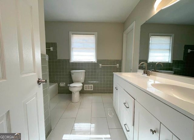 4887 Pine Shadows Drive, Stone Mountain, GA 30088