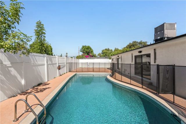 18921 Keswick Street, Reseda, CA 91335