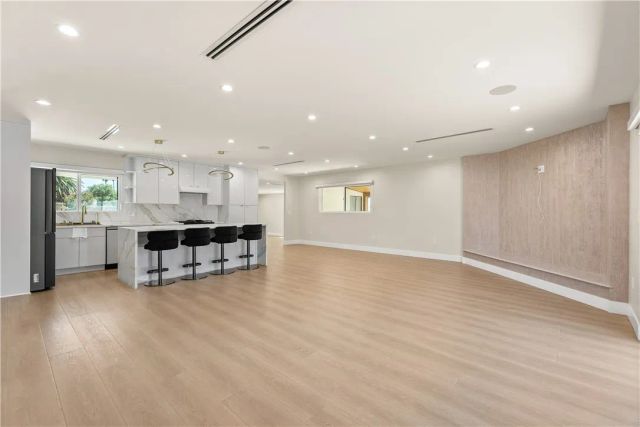 18921 Keswick Street, Reseda, CA 91335