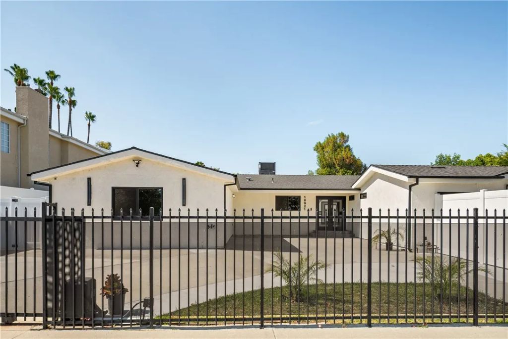 18921 Keswick Street, Reseda, CA 91335