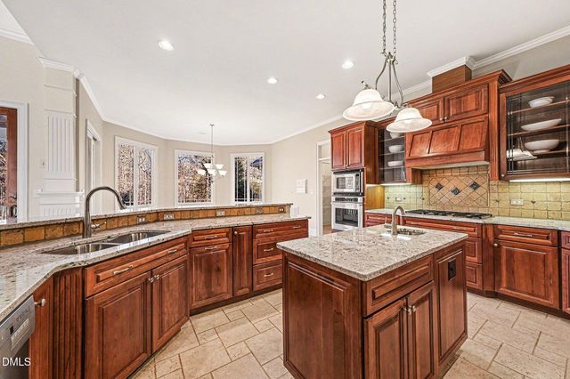 208 Meadow Run Drive, Chapel Hill, NC 27517