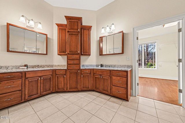 208 Meadow Run Drive, Chapel Hill, NC 27517