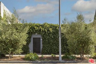 5908 Barton Avenue, Los Angeles, CA 90038