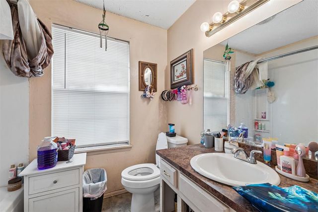 1036 Larkspur Road, Moore, OK 73160