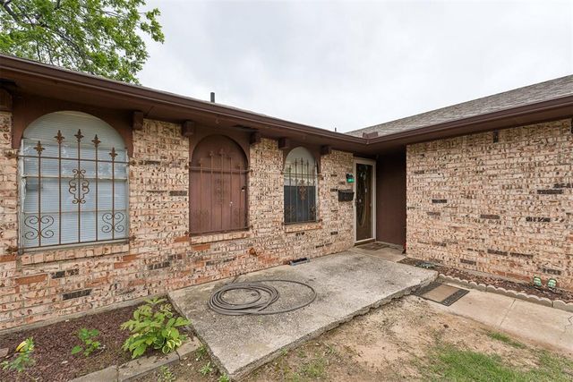 1036 Larkspur Road, Moore, OK 73160