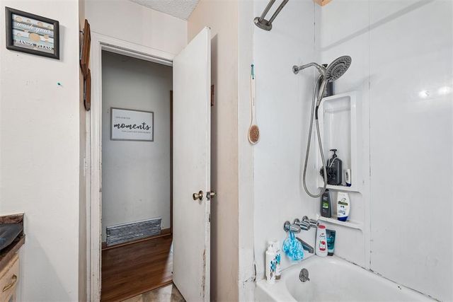 1036 Larkspur Road, Moore, OK 73160