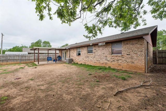 1036 Larkspur Road, Moore, OK 73160