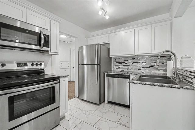 1122 NW Maple Ave, Lawton, OK 73507