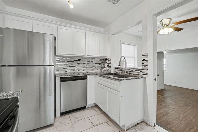 1122 NW Maple Ave, Lawton, OK 73507