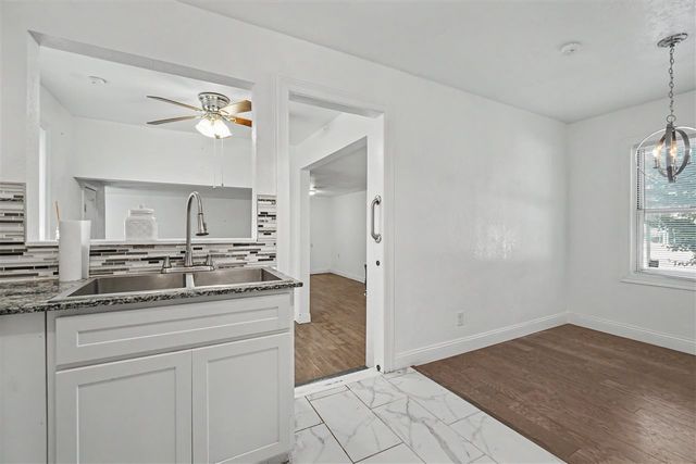 1122 NW Maple Ave, Lawton, OK 73507
