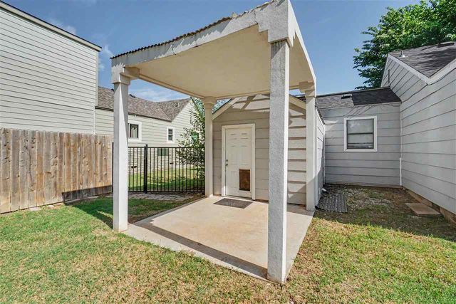 1122 NW Maple Ave, Lawton, OK 73507