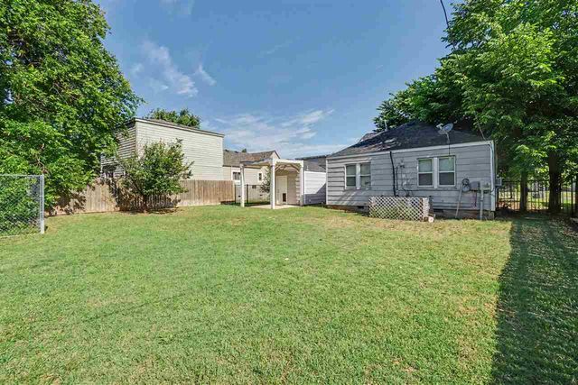 1122 NW Maple Ave, Lawton, OK 73507