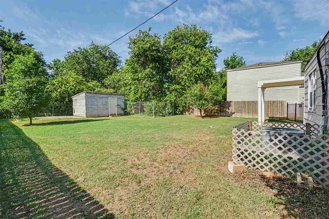 1122 NW Maple Ave, Lawton, OK 73507