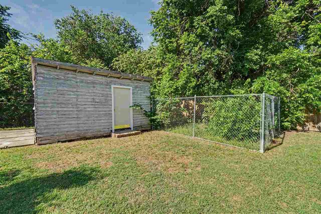 1122 NW Maple Ave, Lawton, OK 73507