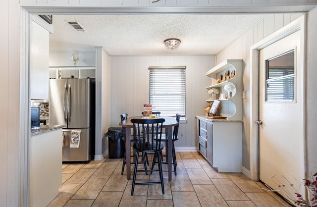 353 Brook Hollow Drive, Desoto, TX 75115