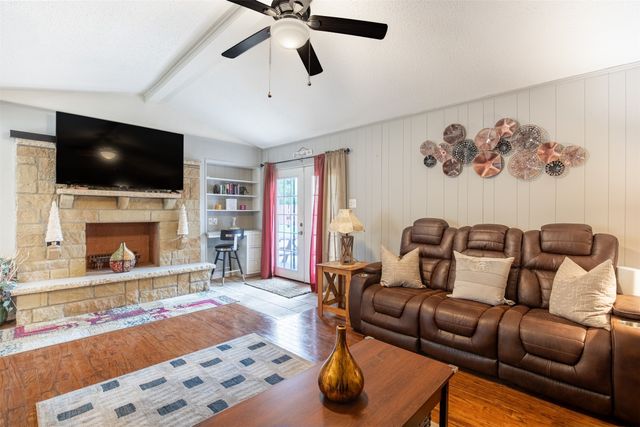 353 Brook Hollow Drive, Desoto, TX 75115