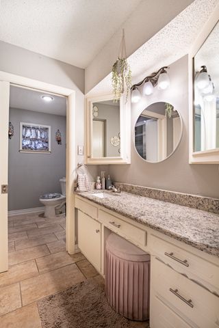 353 Brook Hollow Drive, Desoto, TX 75115