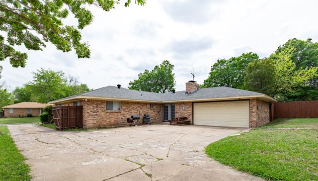 353 Brook Hollow Drive, Desoto, TX 75115