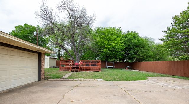 353 Brook Hollow Drive, Desoto, TX 75115