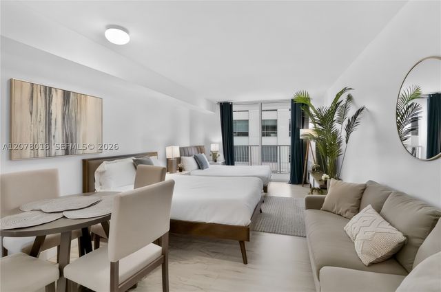 1200 Brickell Bay Dr 2510, Miami, FL 33131