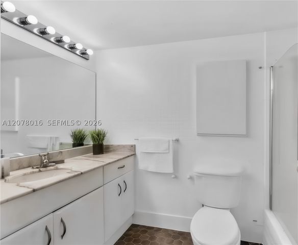 1200 Brickell Bay Dr 2510, Miami, FL 33131