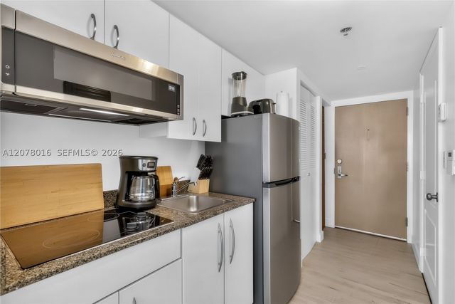 1200 Brickell Bay Dr 2510, Miami, FL 33131