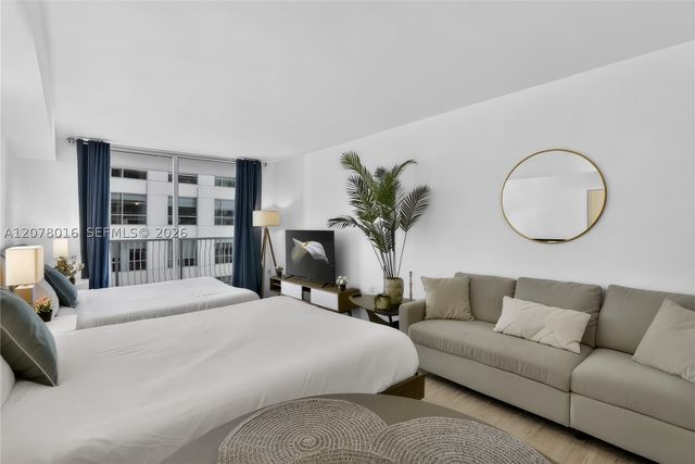 1200 Brickell Bay Dr 2510, Miami, FL 33131