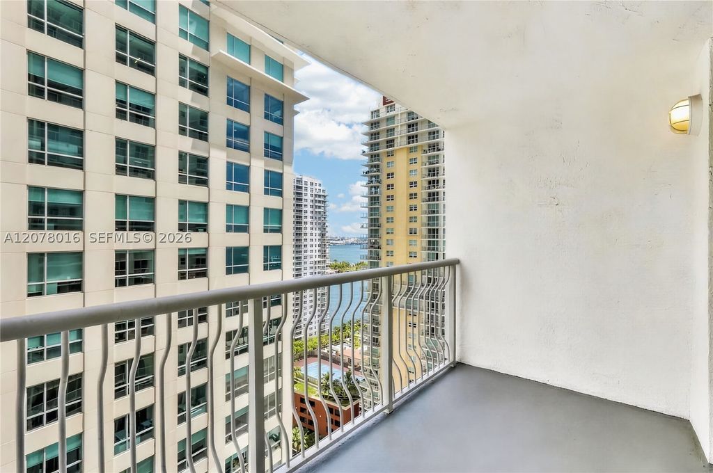 1200 Brickell Bay Dr 2510, Miami, FL 33131