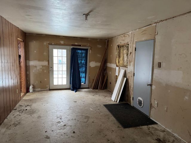 10683 N 253 E, Demotte, IN 46310