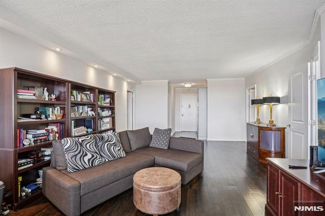 1530 Palisade Avenue 8M, Fort Lee, NJ 07024