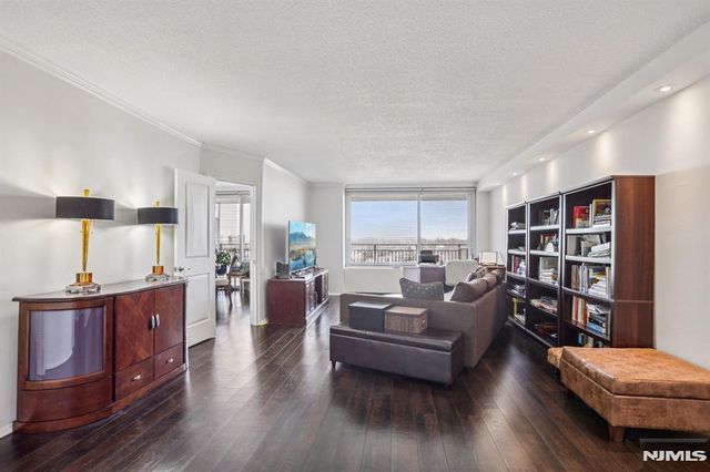 1530 Palisade Avenue 8M, Fort Lee, NJ 07024