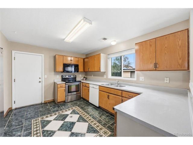 5003 Jasper Ct, Denver, CO 80239