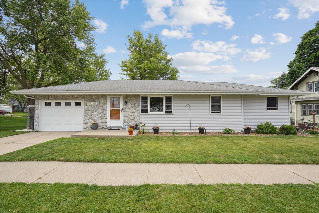 712 Adair Street, Adair, IA 50002