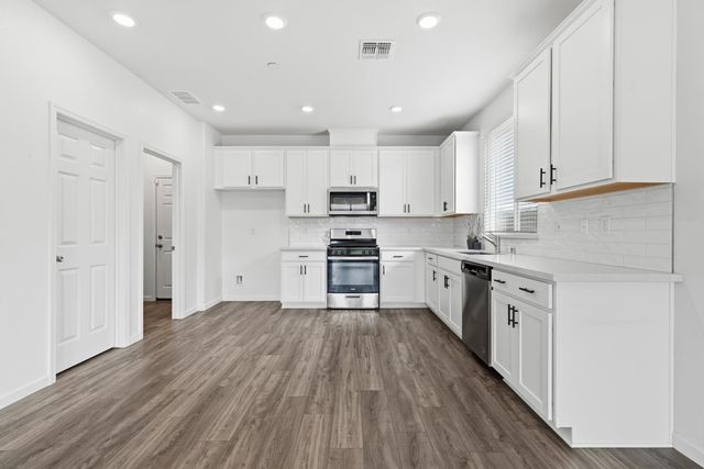 7708 Path Dr, Hughson, CA 95326