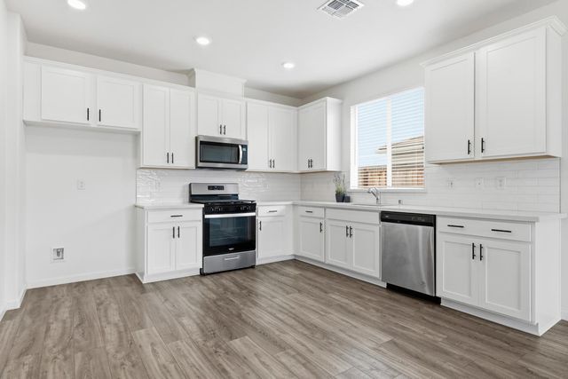 7708 Path Dr, Hughson, CA 95326