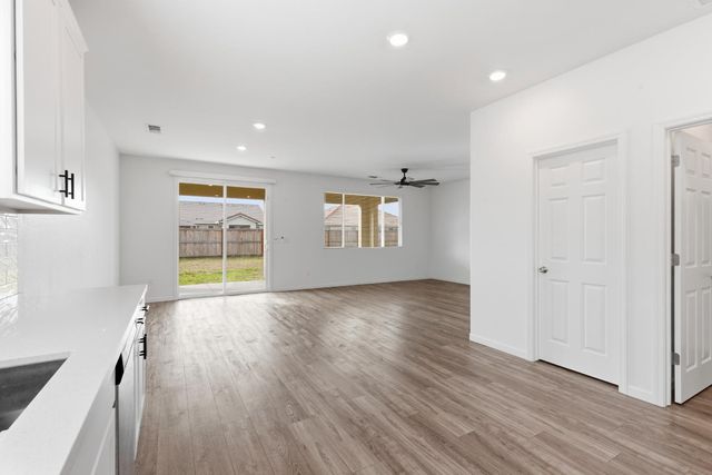 7708 Path Dr, Hughson, CA 95326