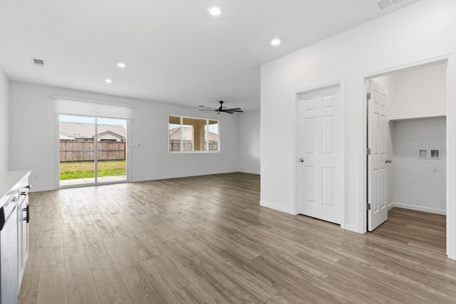 7708 Path Dr, Hughson, CA 95326