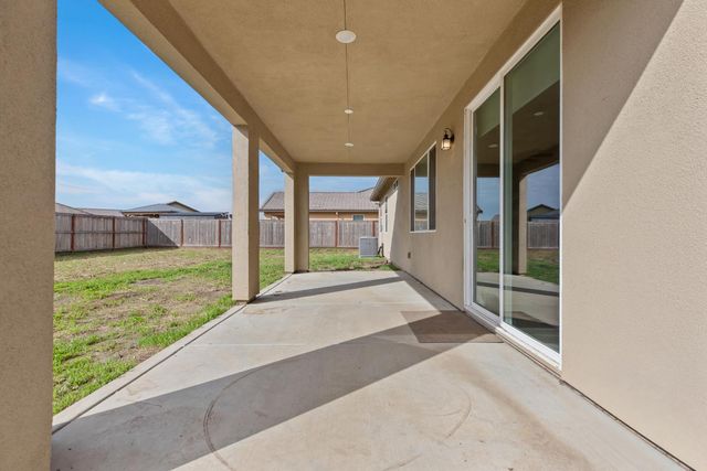 7708 Path Dr, Hughson, CA 95326