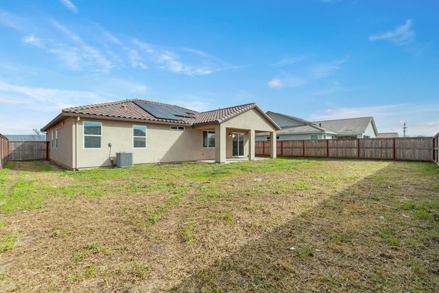 7708 Path Dr, Hughson, CA 95326