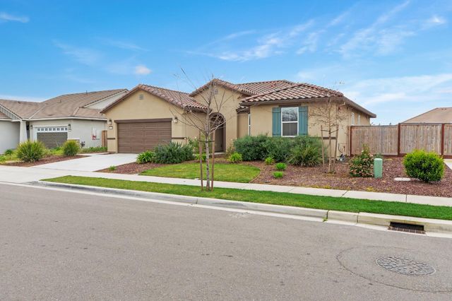 7708 Path Dr, Hughson, CA 95326