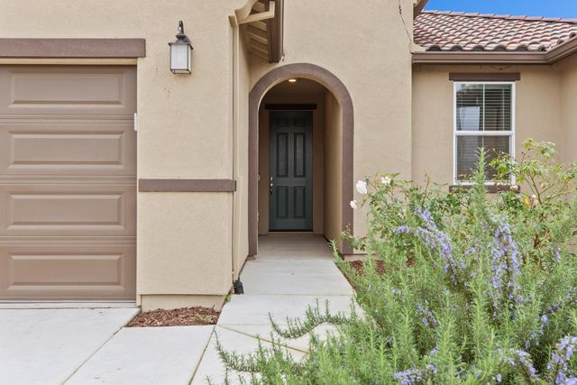 7708 Path Dr, Hughson, CA 95326