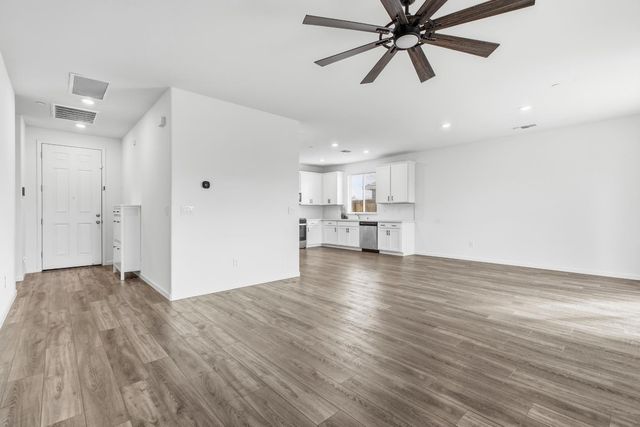 7708 Path Dr, Hughson, CA 95326