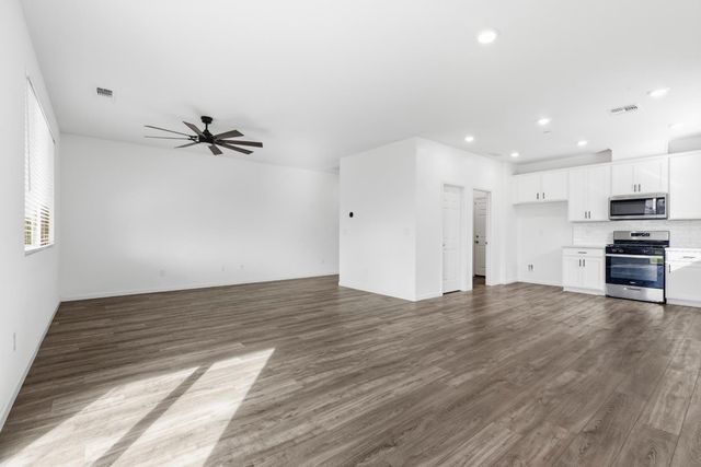 7708 Path Dr, Hughson, CA 95326