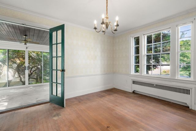 10 Wilde Rd, Wellesley, MA 02481