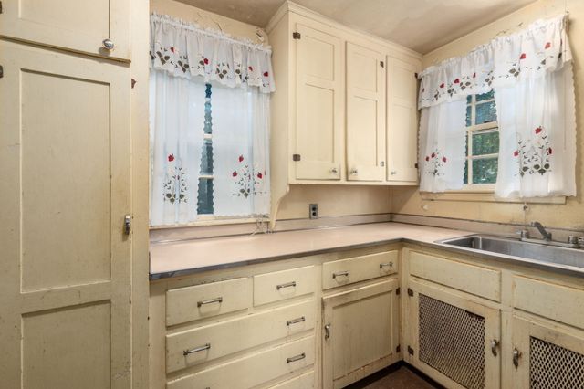 10 Wilde Rd, Wellesley, MA 02481