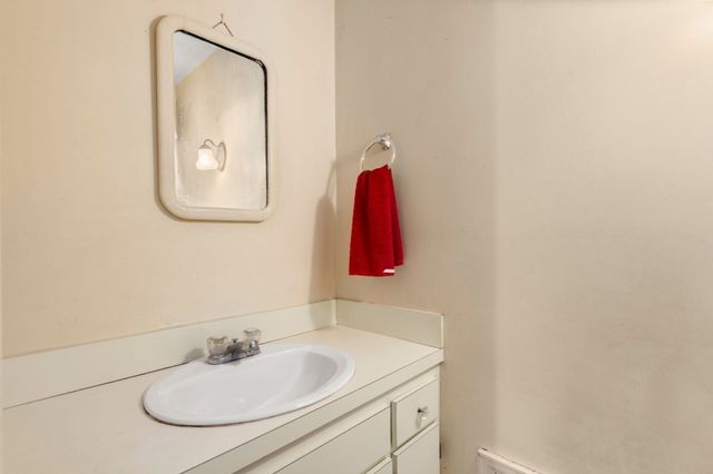 10 Wilde Rd, Wellesley, MA 02481