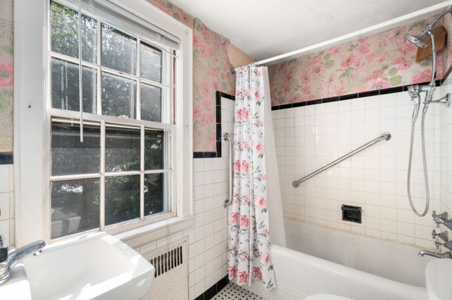10 Wilde Rd, Wellesley, MA 02481