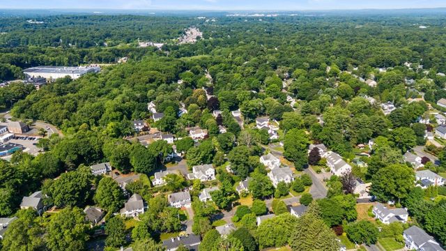 10 Wilde Rd, Wellesley, MA 02481