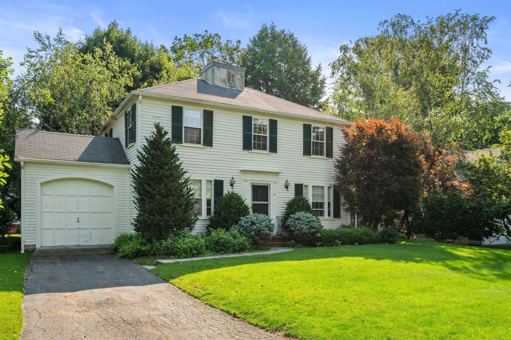 10 Wilde Rd, Wellesley, MA 02481
