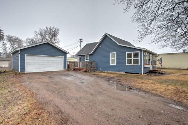 212 Forest Avenue W, Mora, MN 55051
